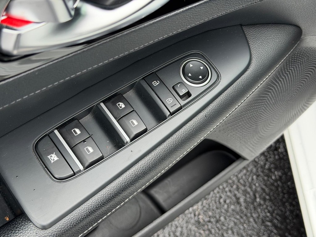 Kia Forte Vehicle Full-screen Gallery Image 15