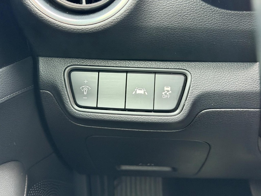 Kia Forte Vehicle Full-screen Gallery Image 16
