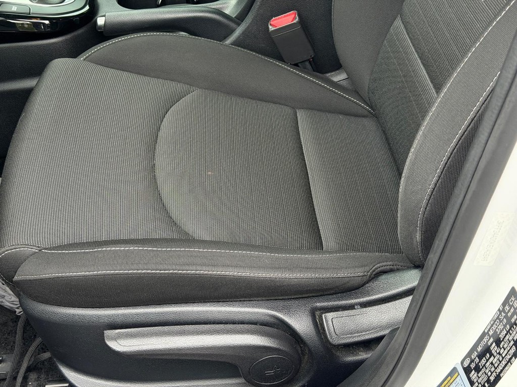 Kia Forte Vehicle Full-screen Gallery Image 22