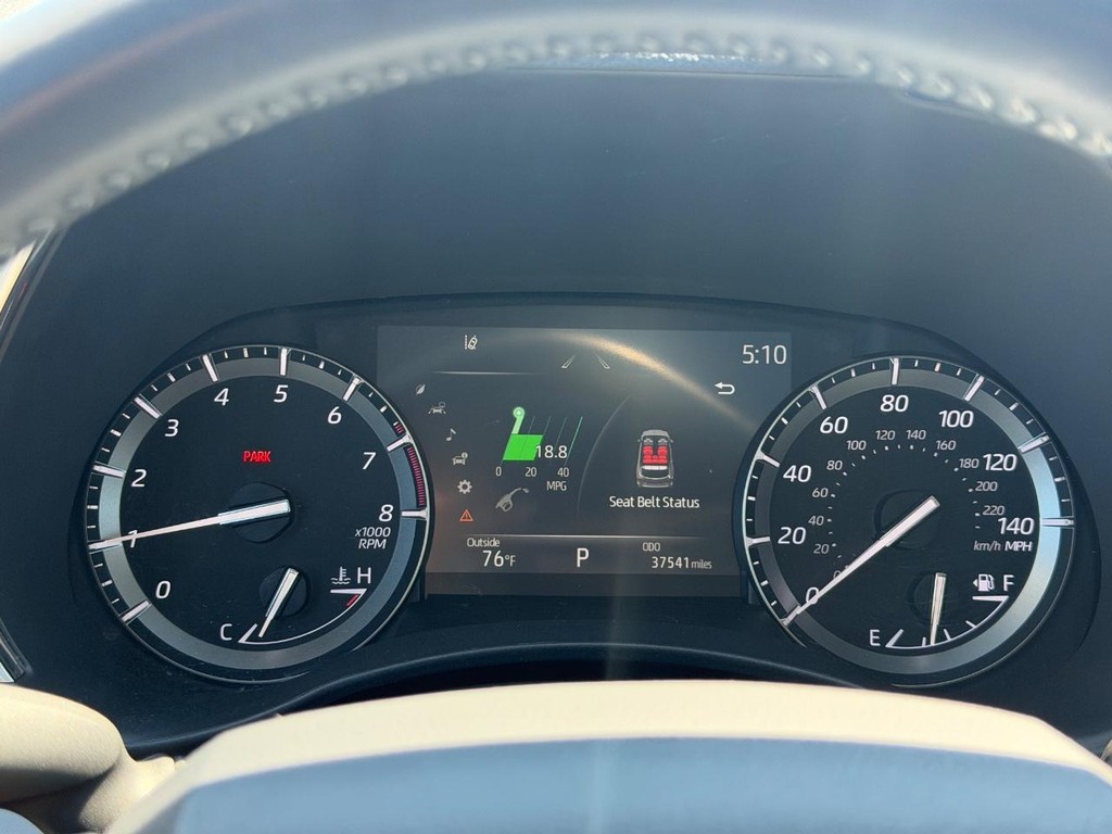 Toyota Highlander Vehicle Full-screen Gallery Image 19