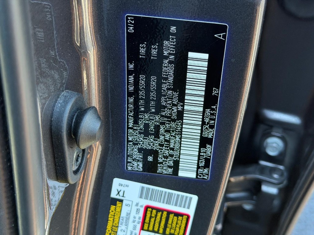 Toyota Highlander Vehicle Full-screen Gallery Image 24