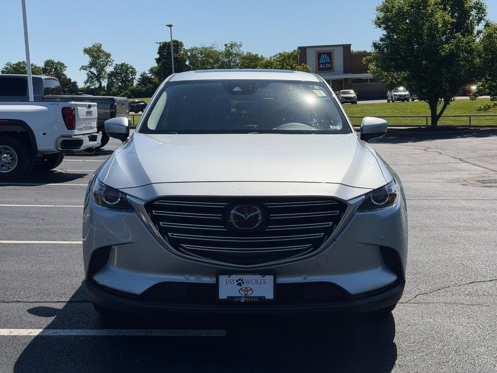 Mazda CX-9 Vehicle Full-screen Gallery Image 02