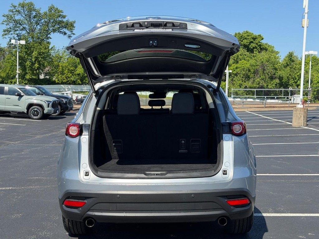 Mazda CX-9 Vehicle Full-screen Gallery Image 04
