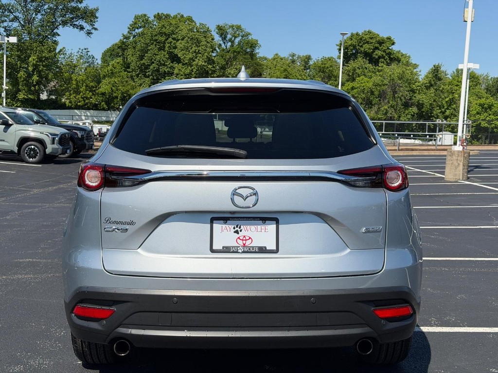 Mazda CX-9 Vehicle Full-screen Gallery Image 05