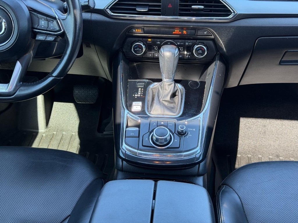 Mazda CX-9 Vehicle Full-screen Gallery Image 11