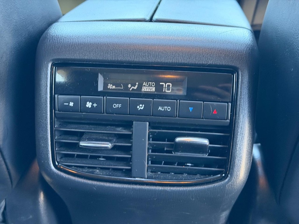 Mazda CX-9 Vehicle Full-screen Gallery Image 12