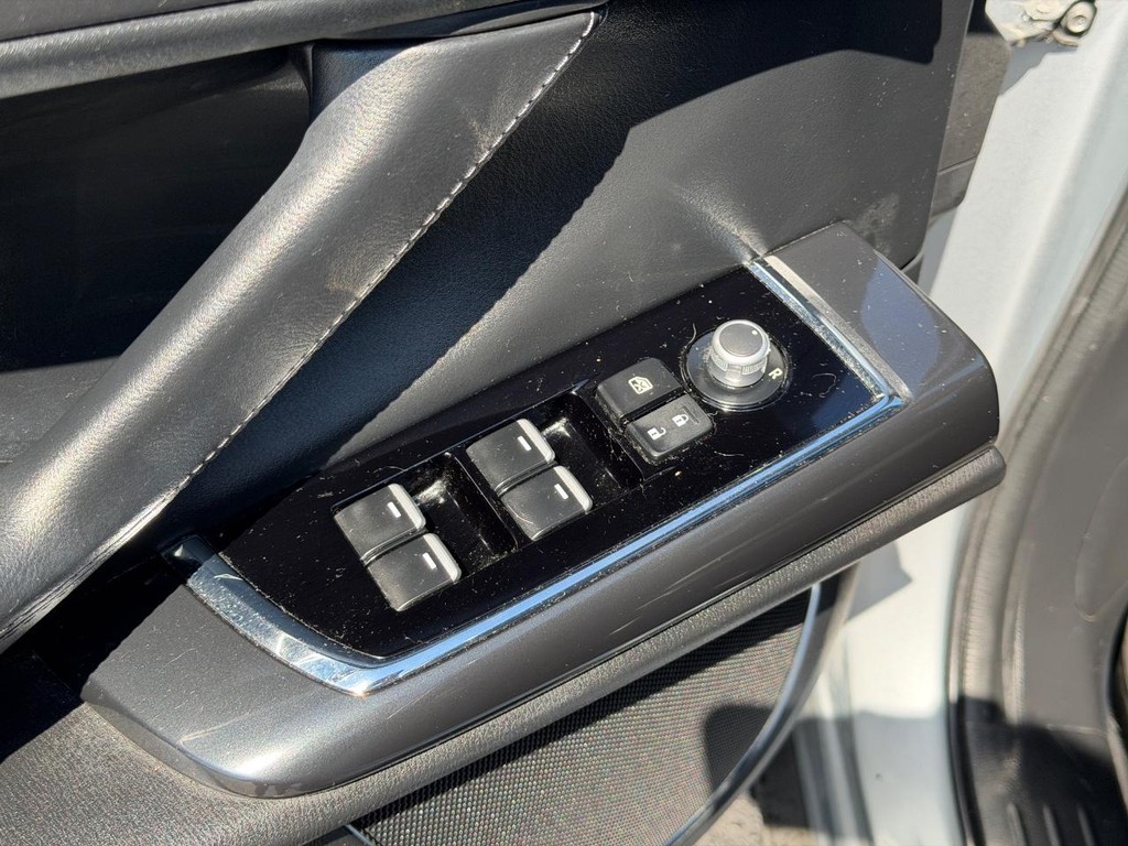 Mazda CX-9 Vehicle Full-screen Gallery Image 13
