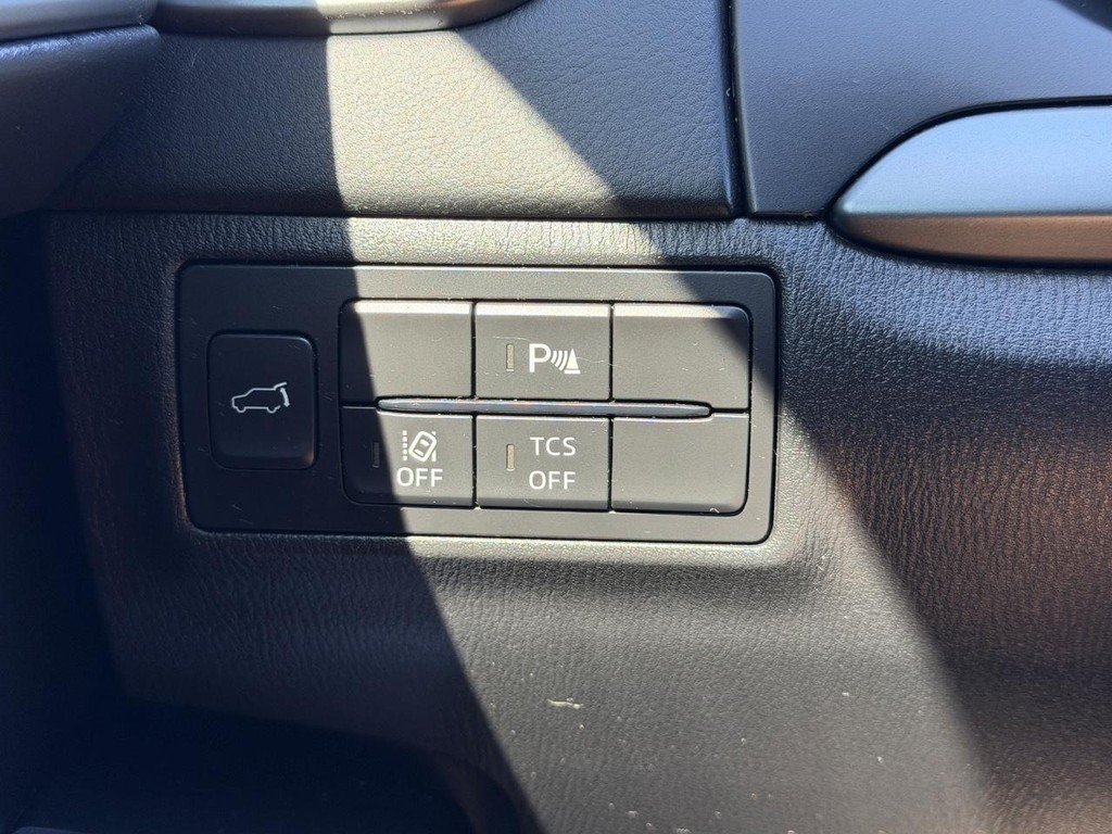 Mazda CX-9 Vehicle Full-screen Gallery Image 14