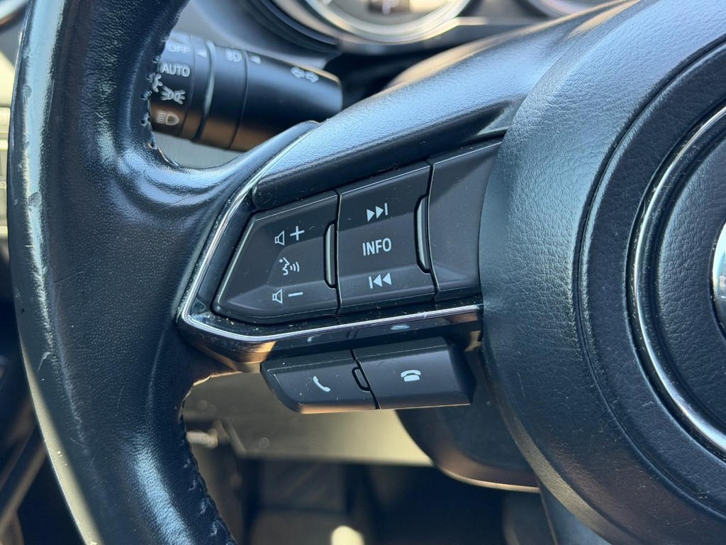Mazda CX-9 Vehicle Full-screen Gallery Image 15
