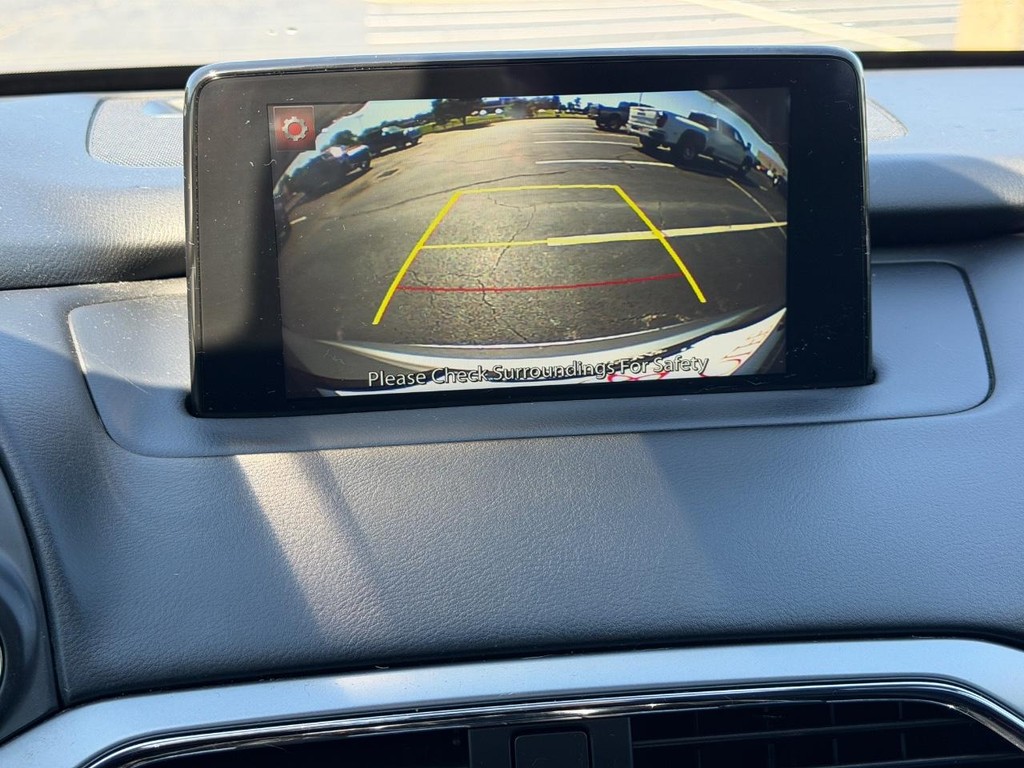 Mazda CX-9 Vehicle Full-screen Gallery Image 19