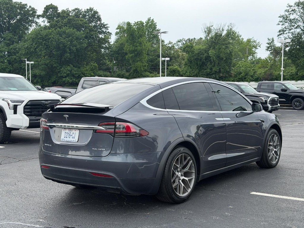 Tesla Model X Vehicle Full-screen Gallery Image 03