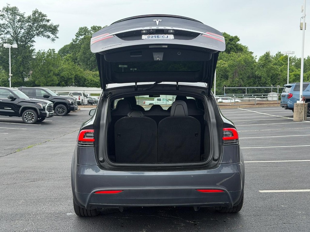 Tesla Model X Vehicle Full-screen Gallery Image 04