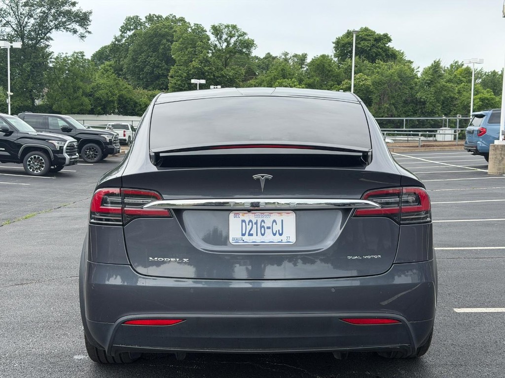 Tesla Model X Vehicle Full-screen Gallery Image 05