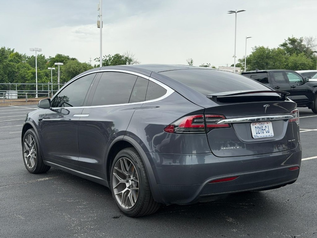 Tesla Model X Vehicle Full-screen Gallery Image 06