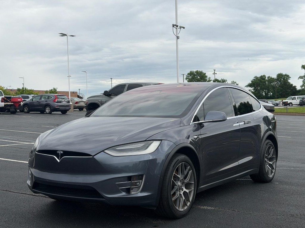 Tesla Model X Vehicle Full-screen Gallery Image 08
