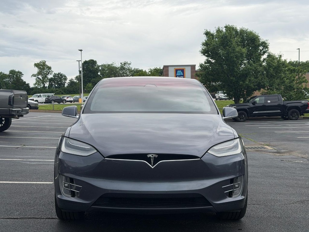 Tesla Model X Vehicle Full-screen Gallery Image 09