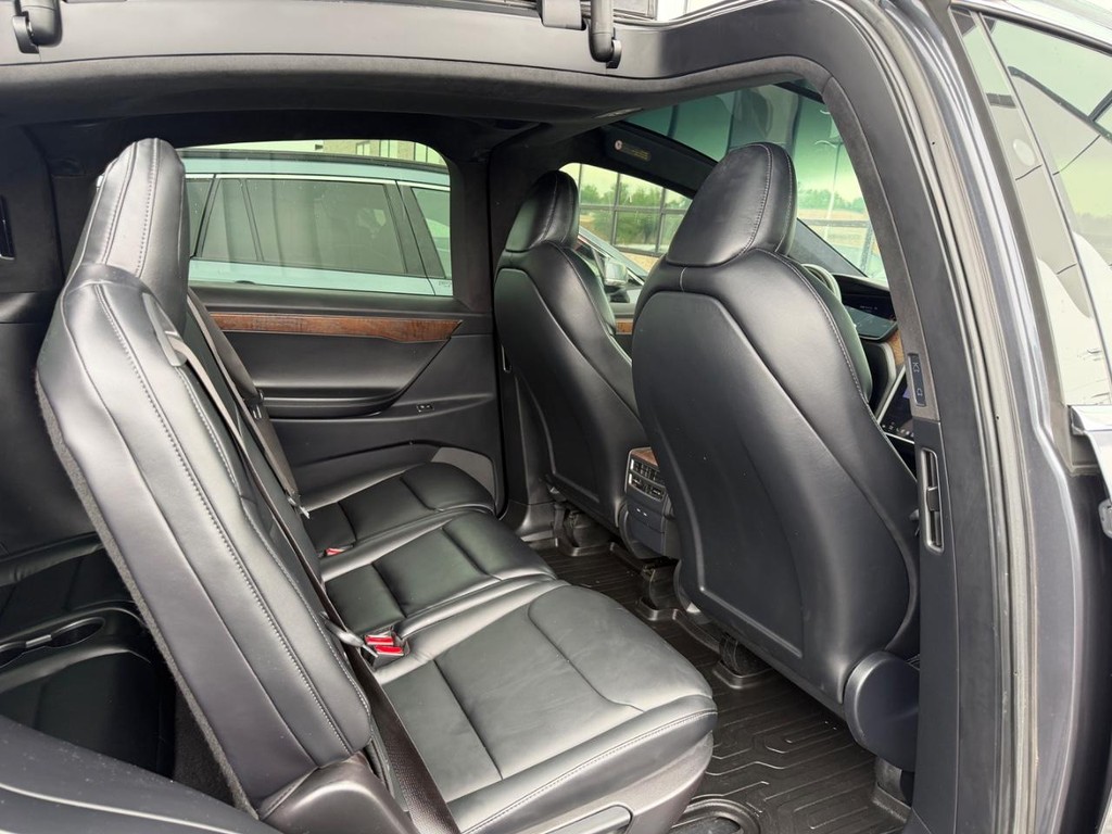 Tesla Model X Vehicle Full-screen Gallery Image 10