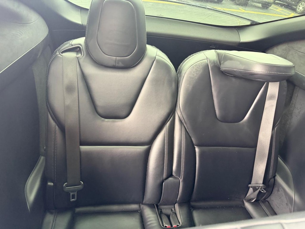 Tesla Model X Vehicle Full-screen Gallery Image 11