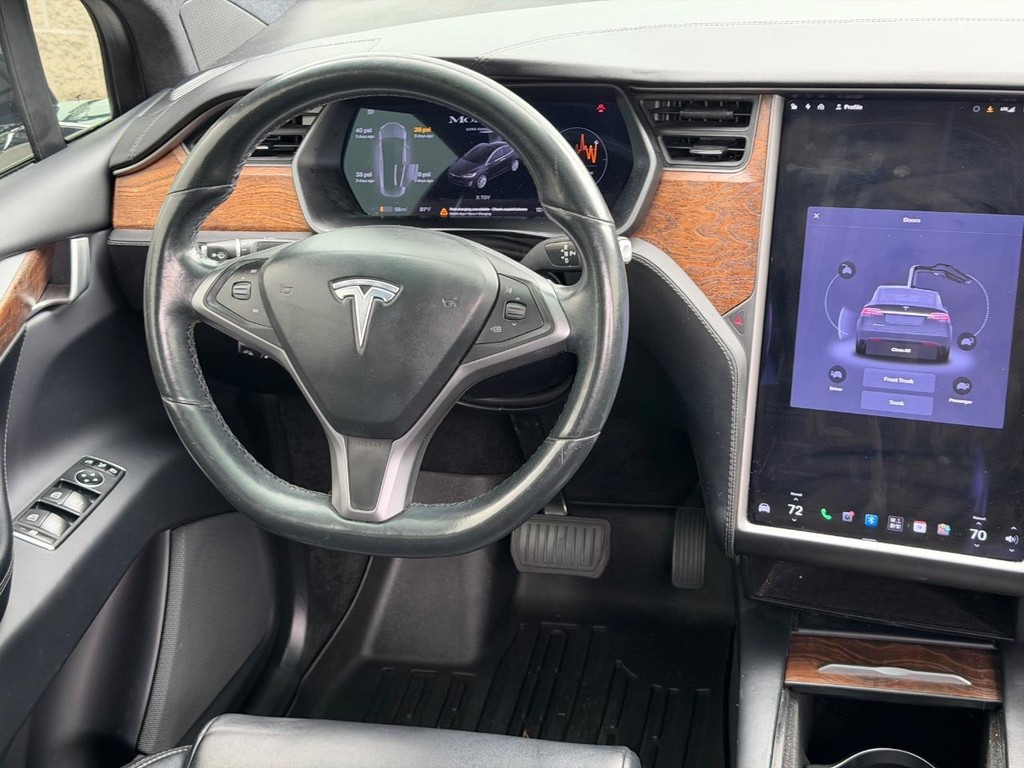 Tesla Model X Vehicle Full-screen Gallery Image 13