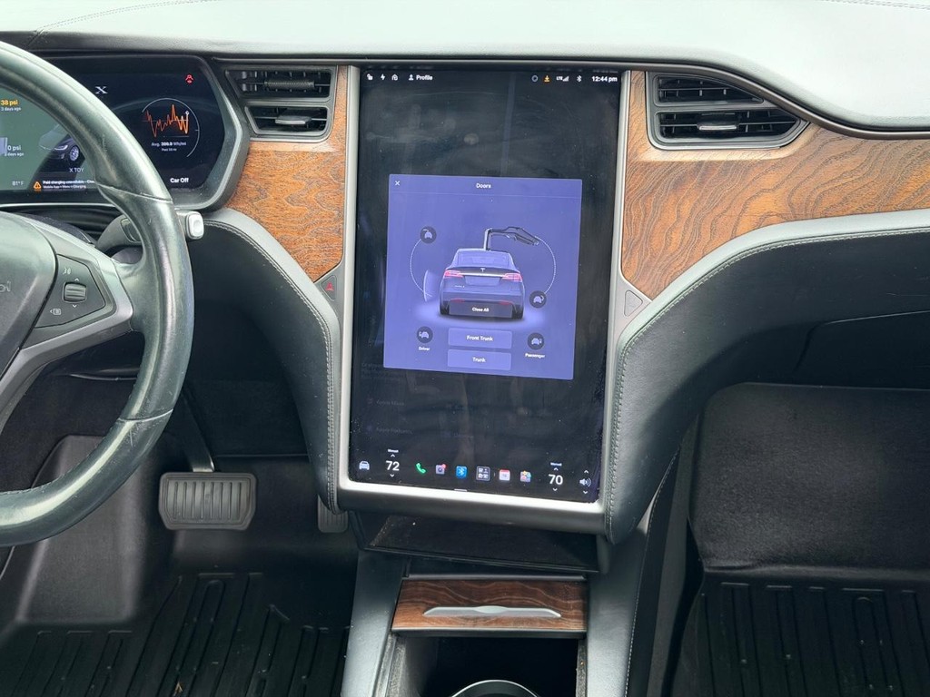 Tesla Model X Vehicle Full-screen Gallery Image 14