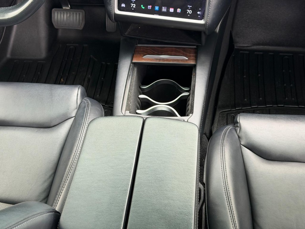 Tesla Model X Vehicle Full-screen Gallery Image 15