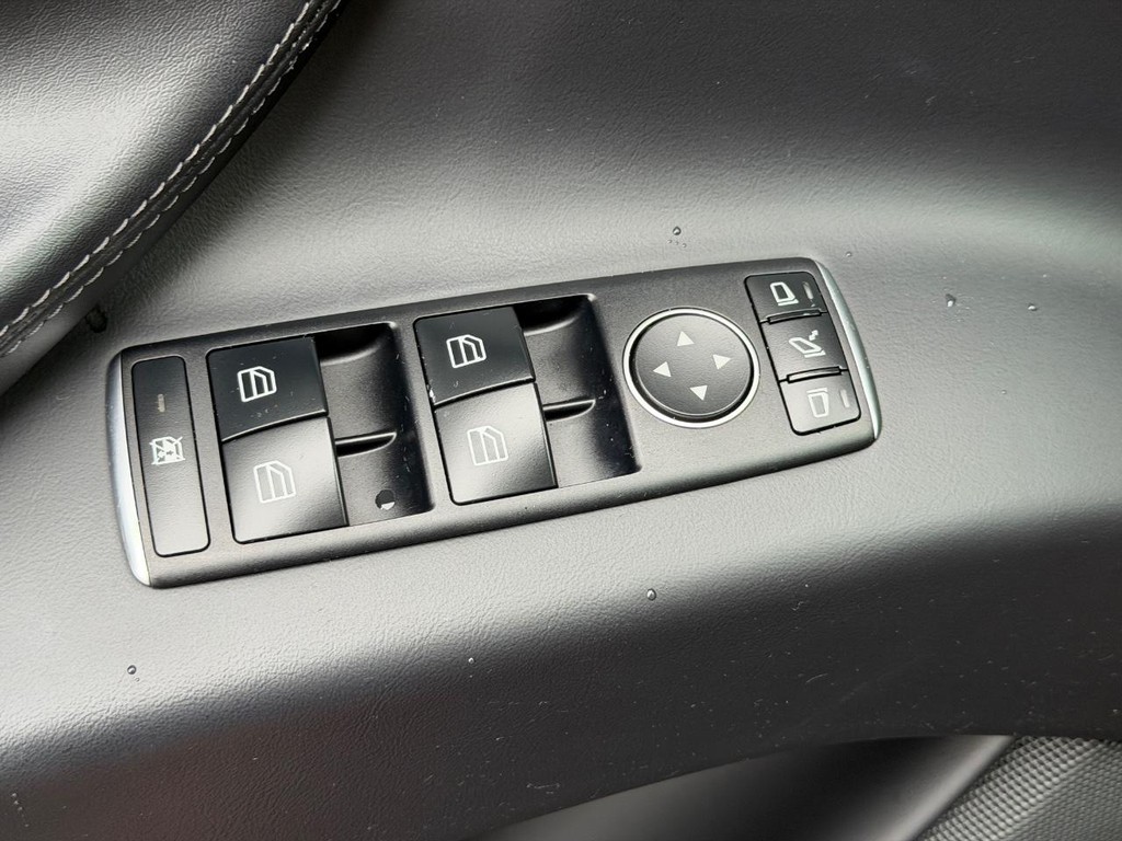 Tesla Model X Vehicle Full-screen Gallery Image 16