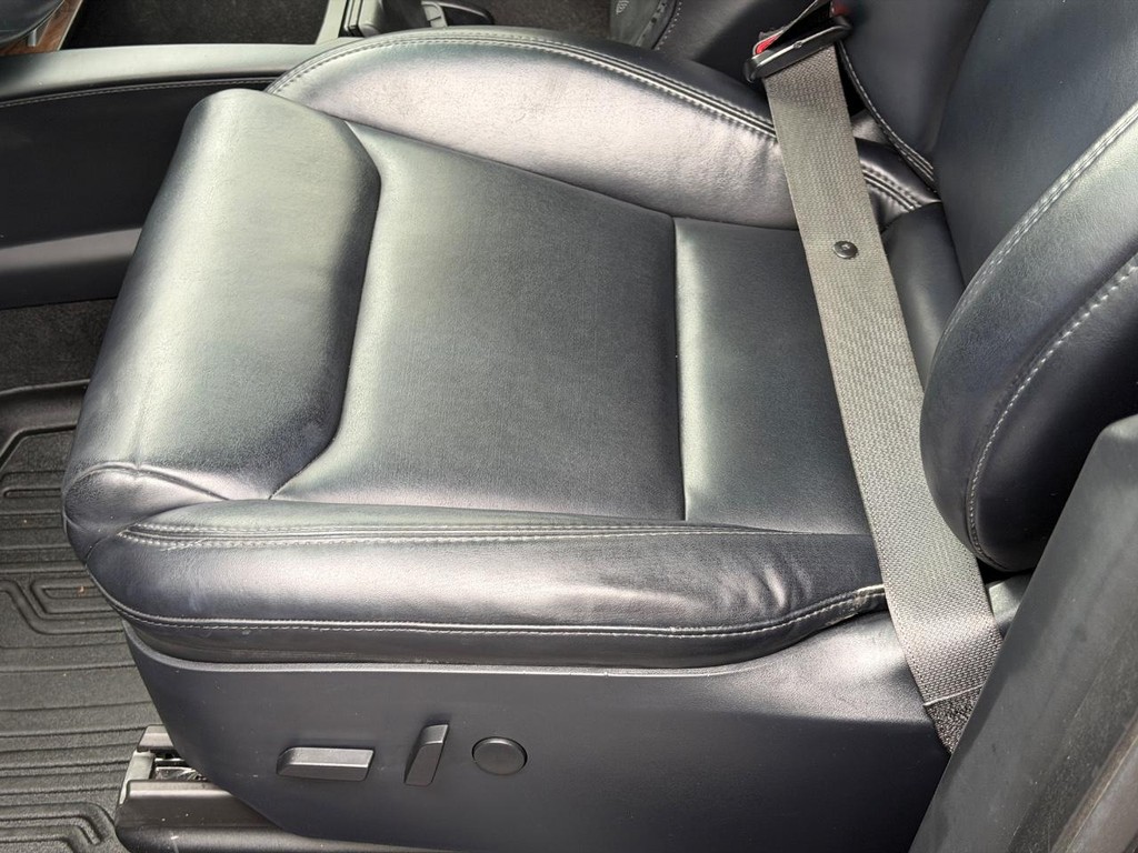 Tesla Model X Vehicle Full-screen Gallery Image 21