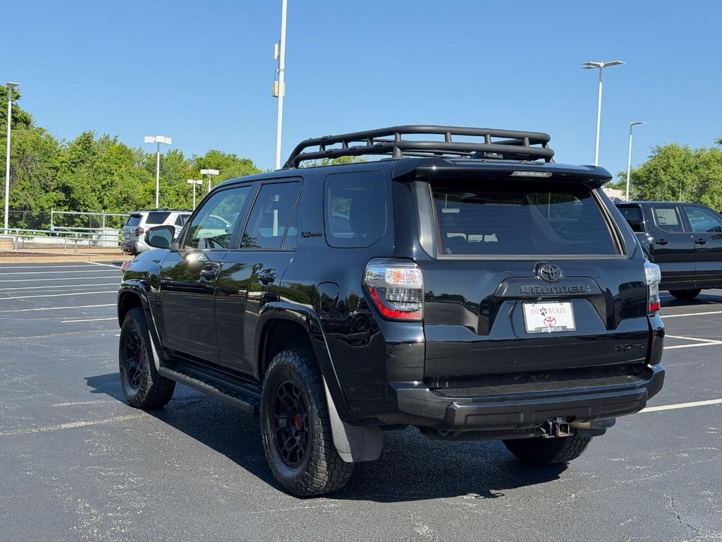 Toyota 4Runner Vehicle Full-screen Gallery Image 06