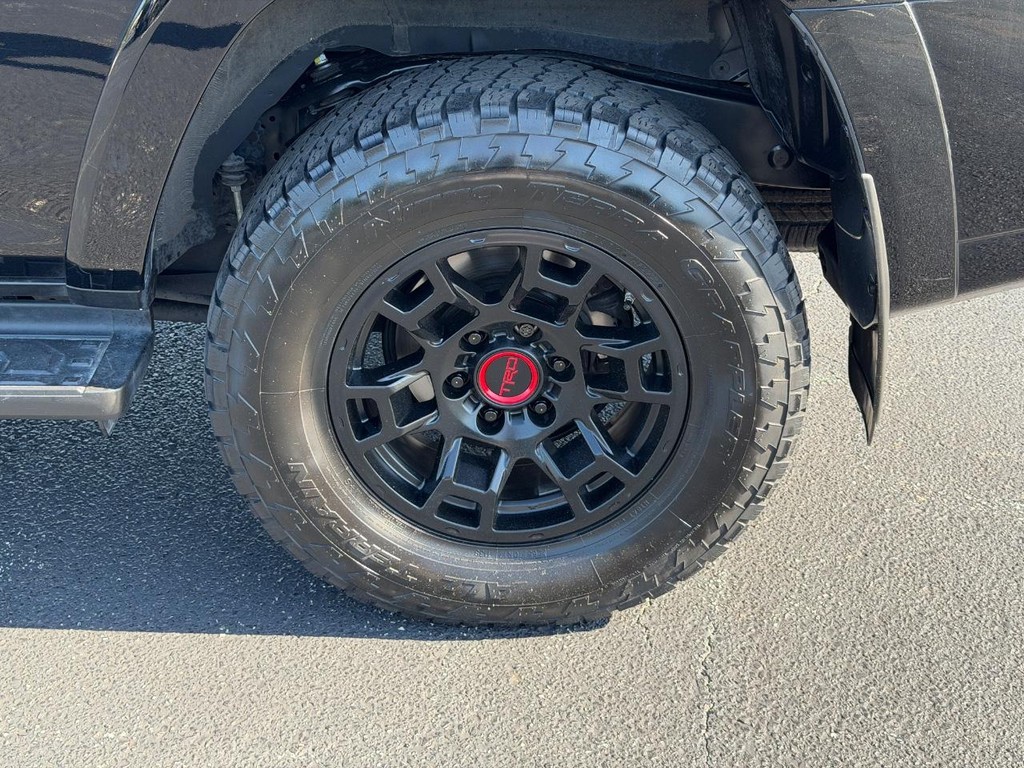 Toyota 4Runner Vehicle Full-screen Gallery Image 07
