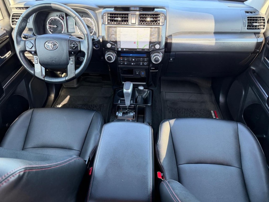 Toyota 4Runner Vehicle Full-screen Gallery Image 11