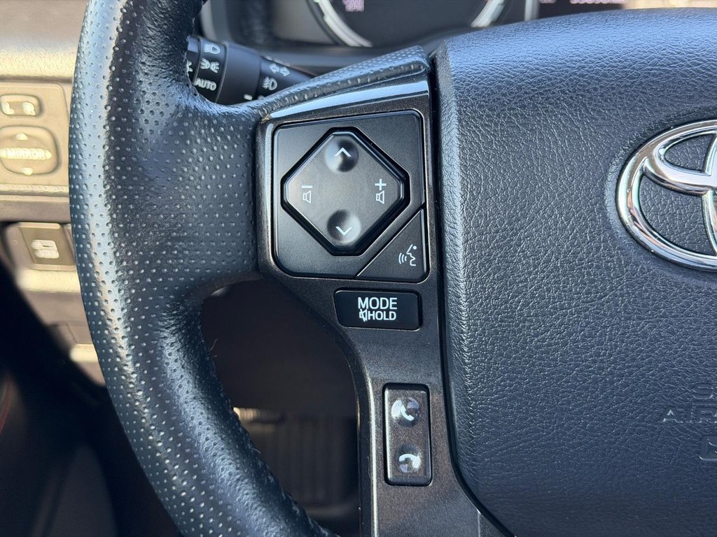 Toyota 4Runner Vehicle Full-screen Gallery Image 17