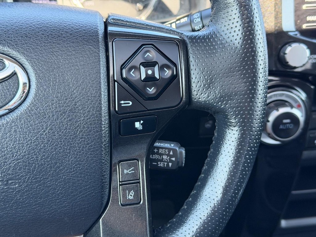 Toyota 4Runner Vehicle Full-screen Gallery Image 18