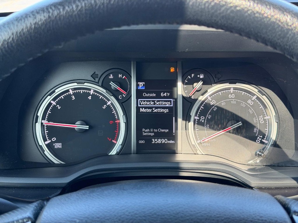 Toyota 4Runner Vehicle Full-screen Gallery Image 20