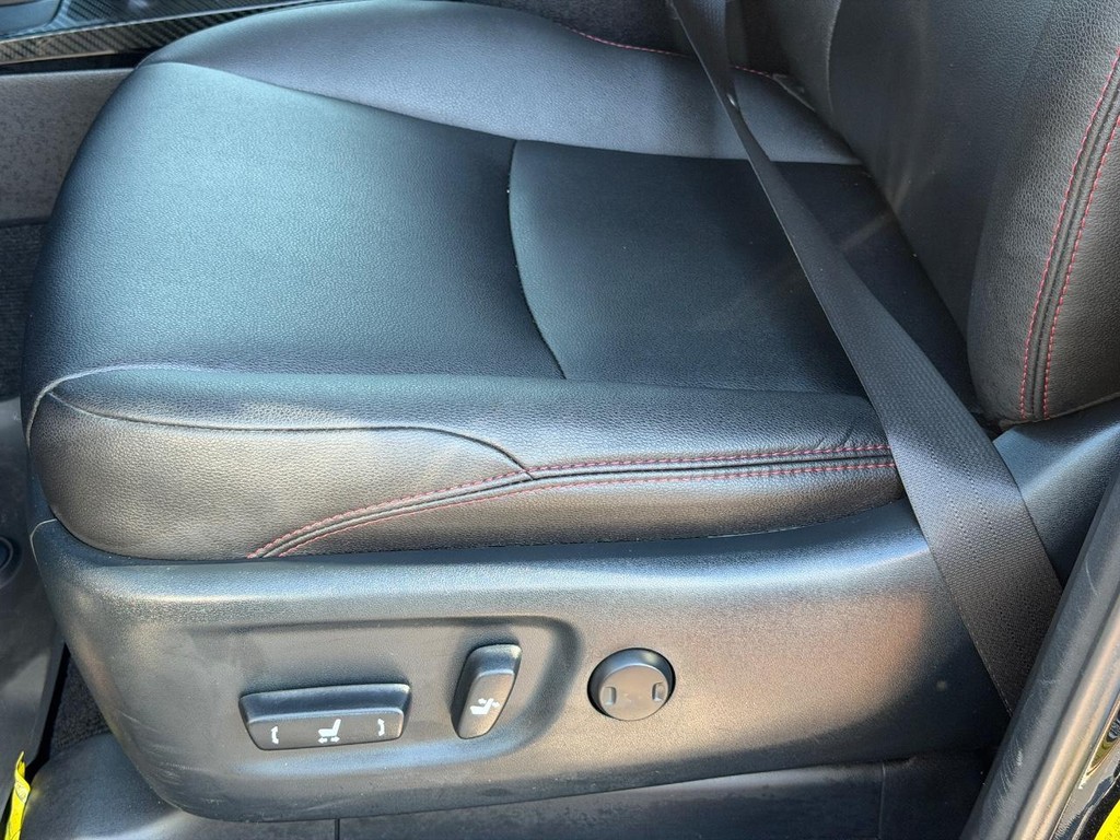 Toyota 4Runner Vehicle Full-screen Gallery Image 23