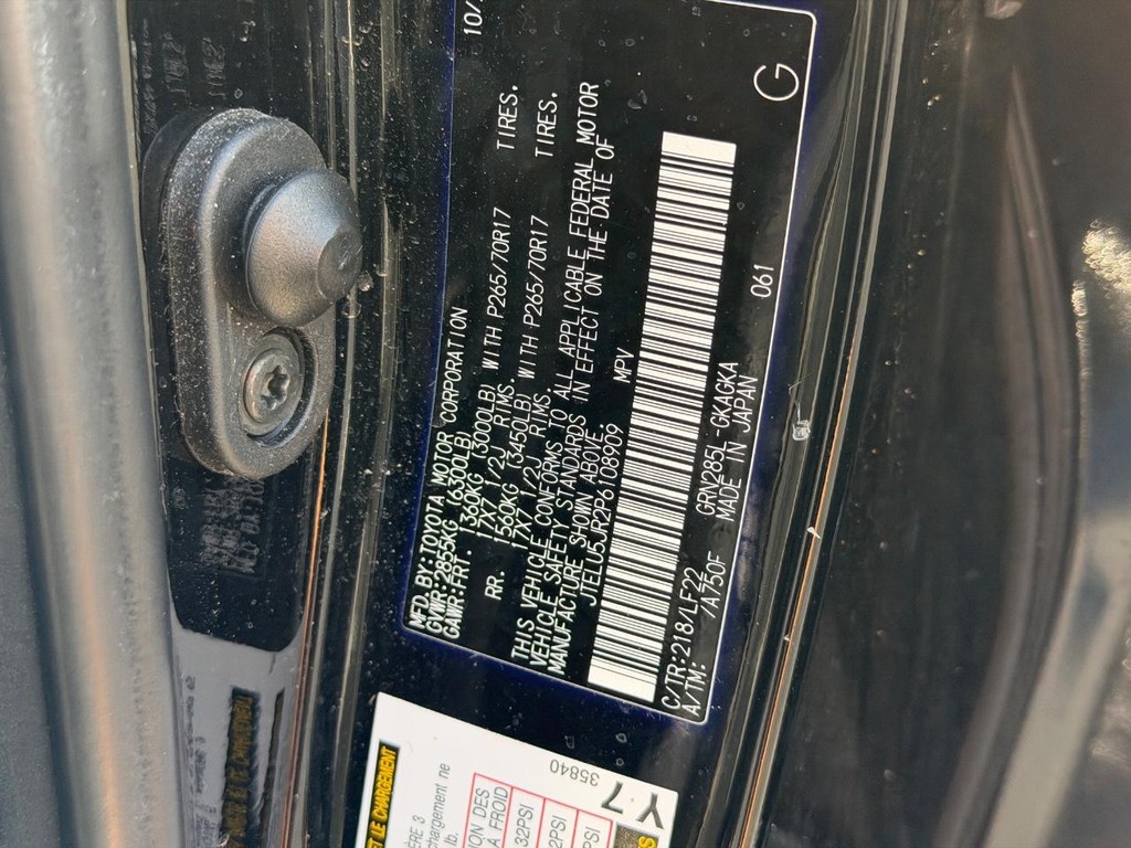 Toyota 4Runner Vehicle Full-screen Gallery Image 24