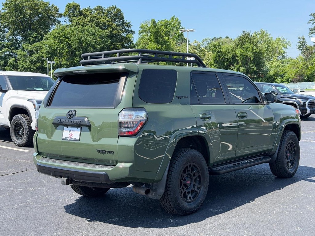 Toyota 4Runner Vehicle Full-screen Gallery Image 03
