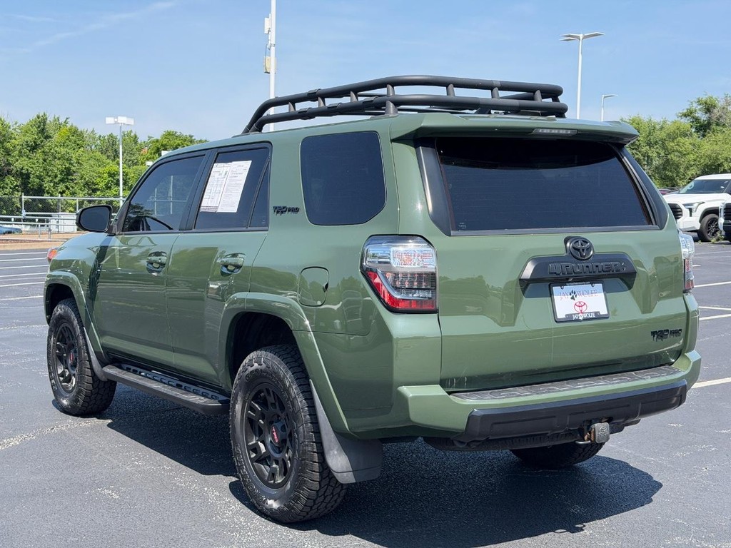 Toyota 4Runner Vehicle Full-screen Gallery Image 06