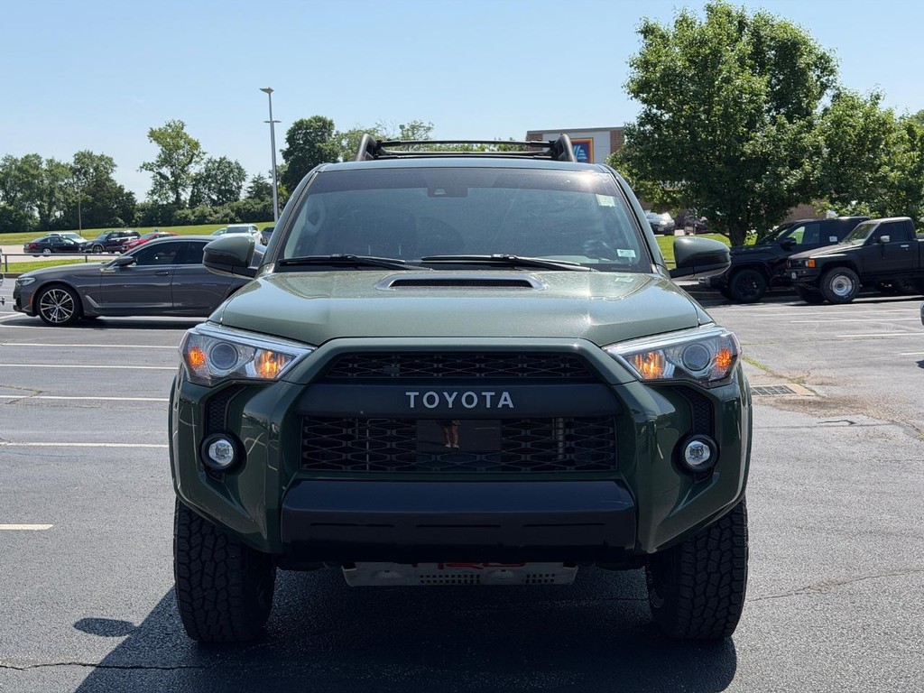 Toyota 4Runner Vehicle Full-screen Gallery Image 09