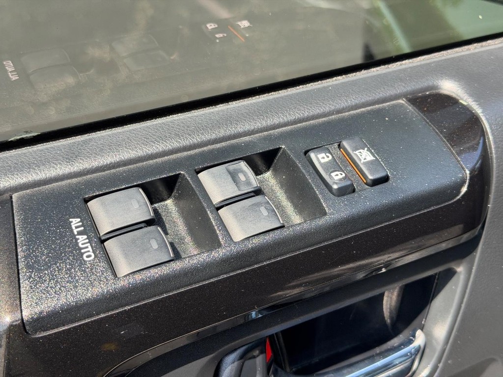 Toyota 4Runner Vehicle Full-screen Gallery Image 15