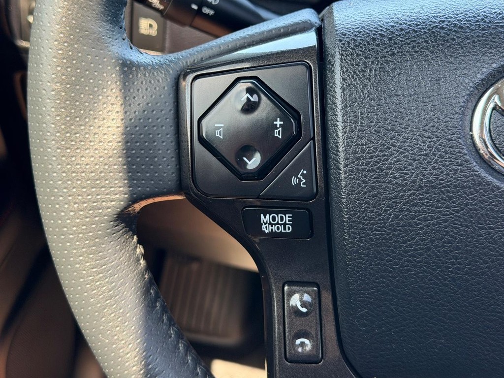 Toyota 4Runner Vehicle Full-screen Gallery Image 18