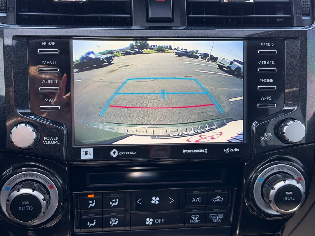 Toyota 4Runner Vehicle Full-screen Gallery Image 22