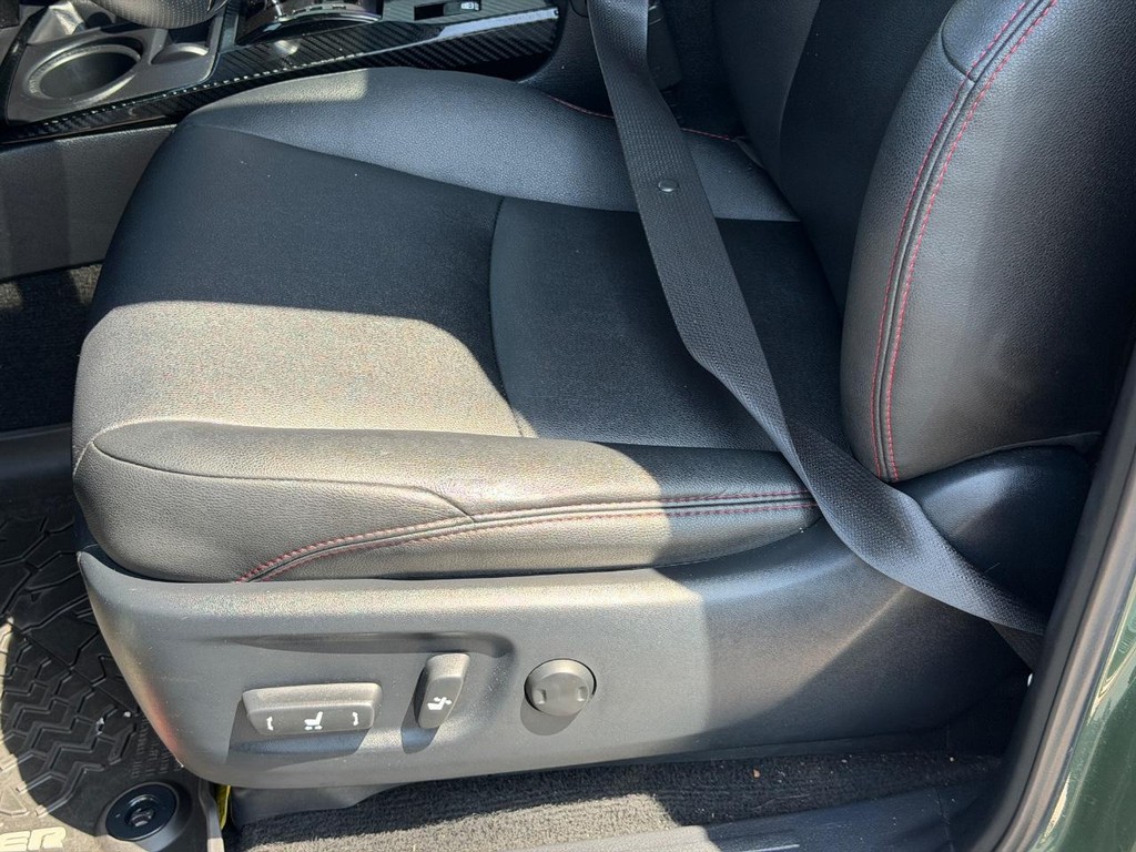 Toyota 4Runner Vehicle Full-screen Gallery Image 24