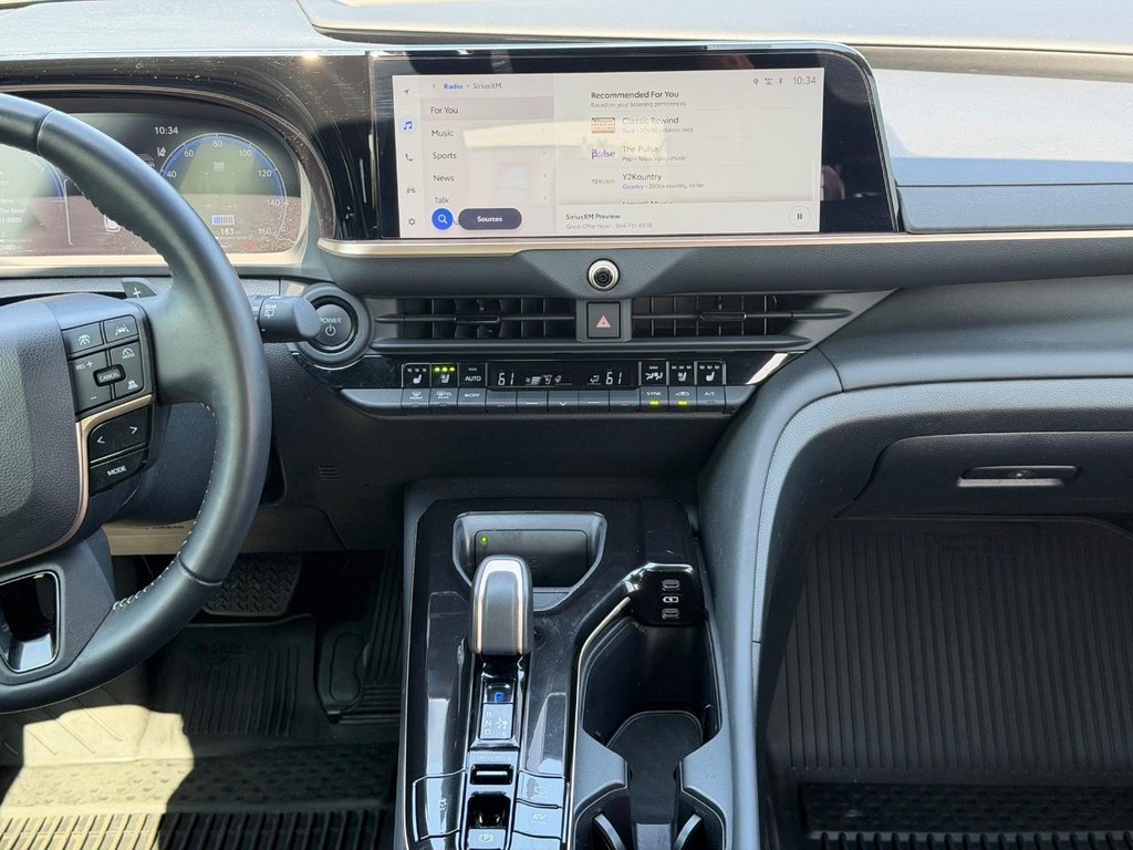 Toyota Crown Signia Vehicle Full-screen Gallery Image 13