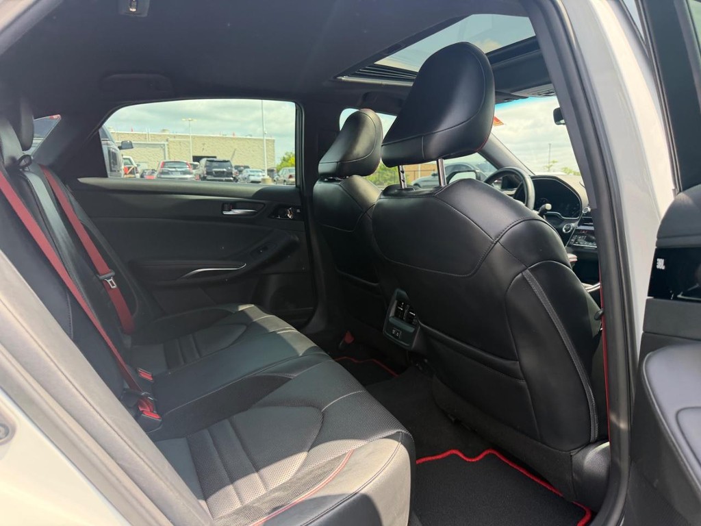 Toyota Avalon Vehicle Full-screen Gallery Image 10