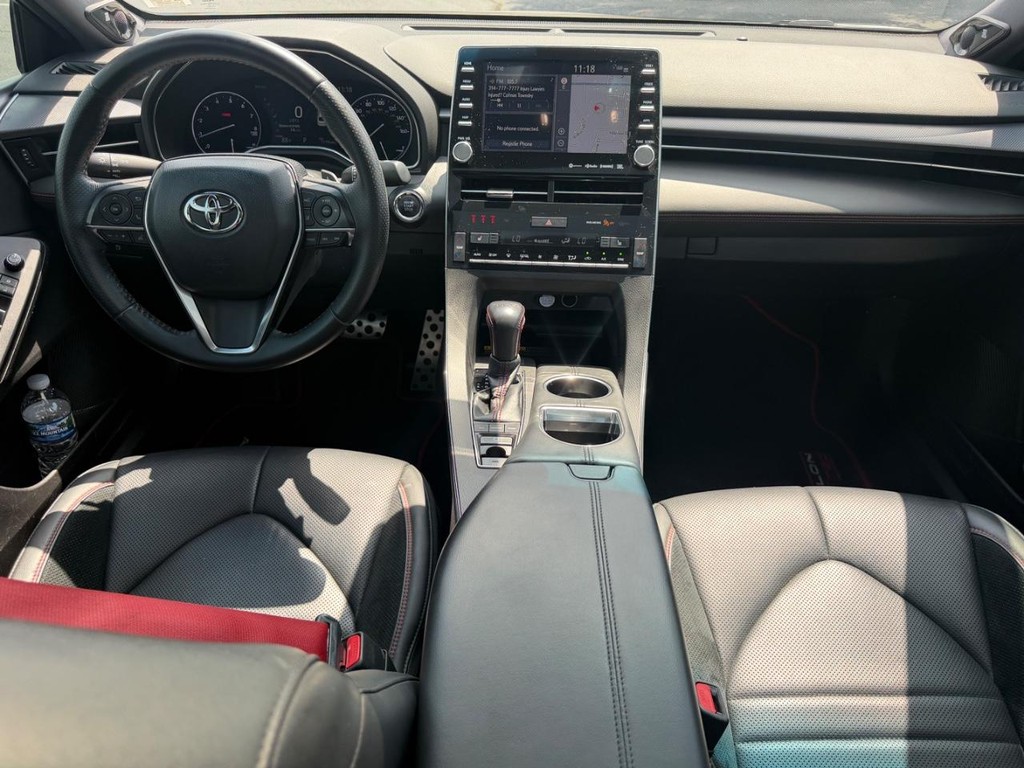Toyota Avalon Vehicle Full-screen Gallery Image 11