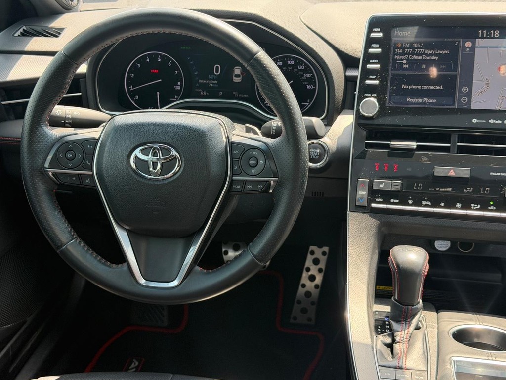 Toyota Avalon Vehicle Full-screen Gallery Image 12