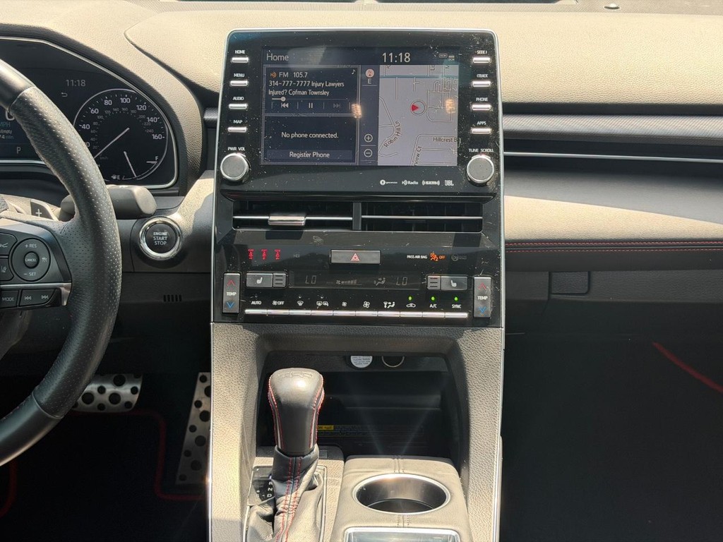 Toyota Avalon Vehicle Full-screen Gallery Image 13