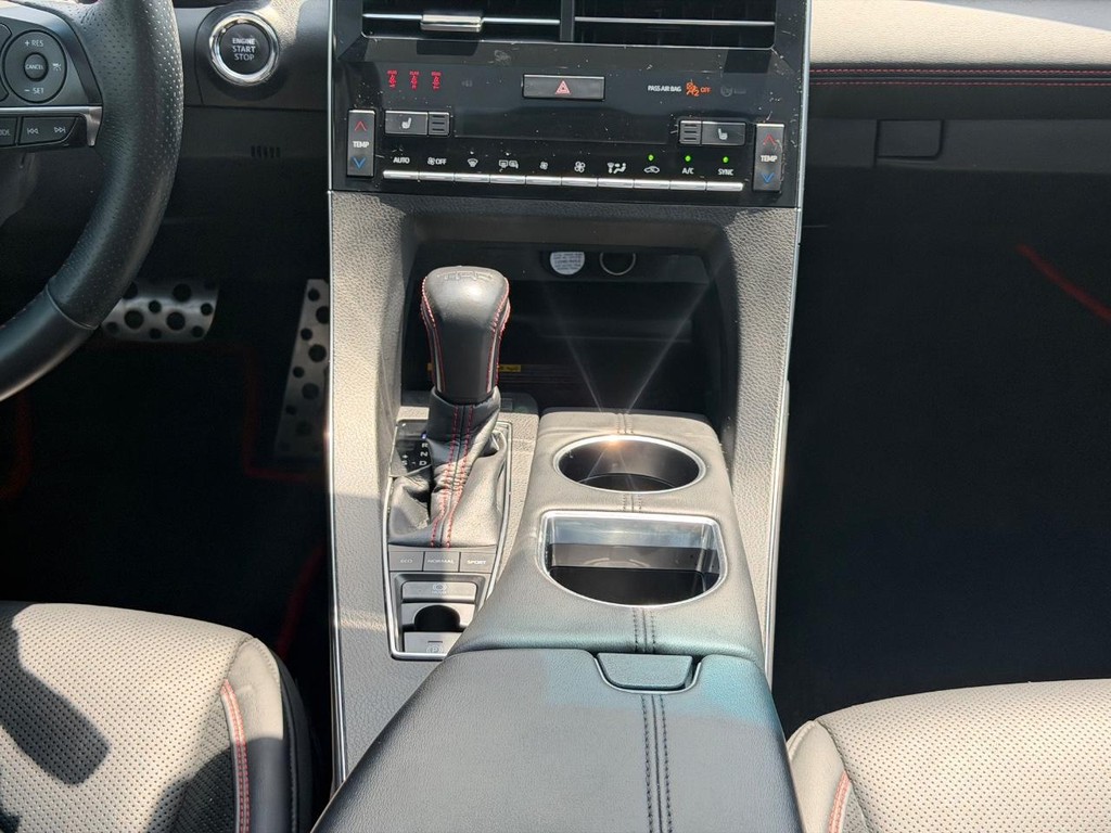 Toyota Avalon Vehicle Full-screen Gallery Image 14