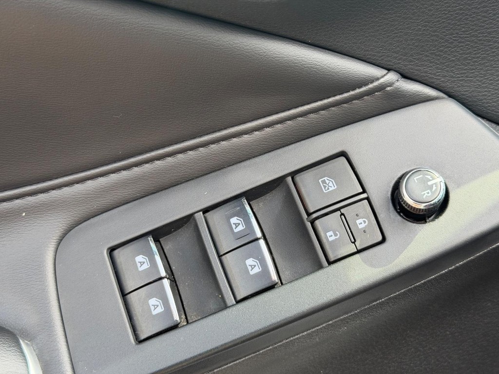 Toyota Avalon Vehicle Full-screen Gallery Image 15