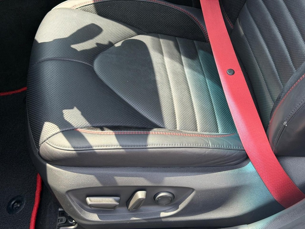 Toyota Avalon Vehicle Full-screen Gallery Image 22